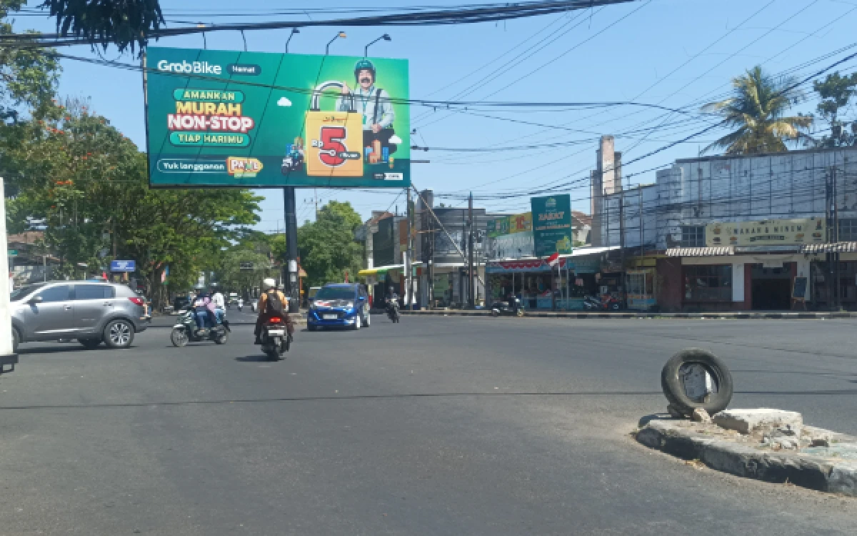 Thumbnail Berita - Perempatan Klojen Malang: Tanpa Lampu Lalu Lintas, Tapi Jarang Macet dan Bebas Kecelakaan