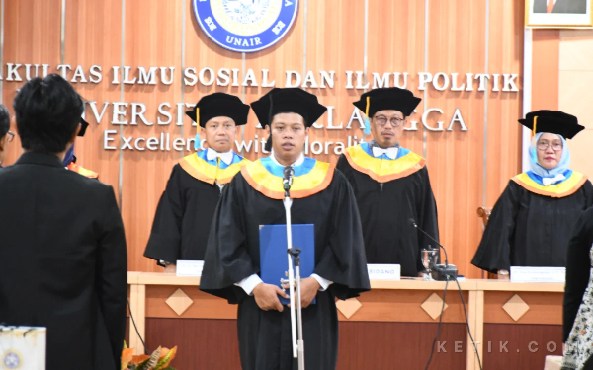 Thumbnail Berita - IPK Sempurna 4,00! Dosen Unirow Tuban Nibrosu Rohid Raih Doktor Cumlaude dari Unair