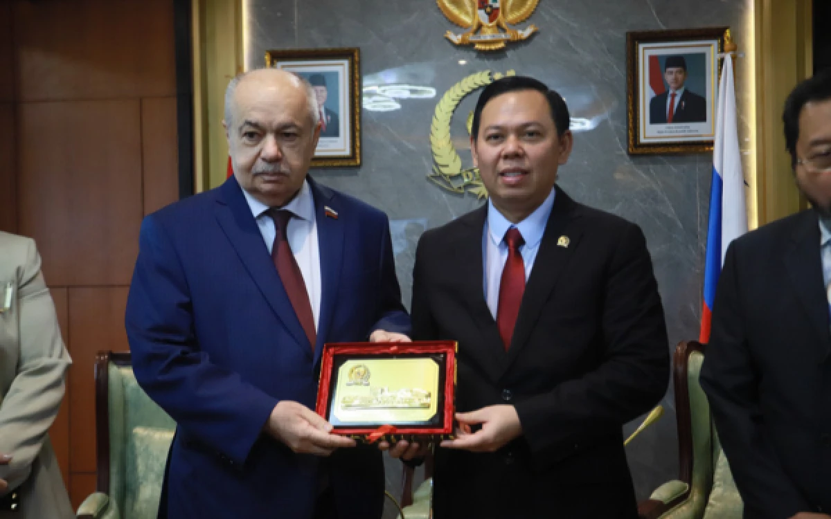 Foto Ketua DPD RI Sultan Baktiar Najamudin saat menerima kunjungan Wakil Ketua Pertama Komite Ilmu Pengetahuan, Pendidikan dan Kebudayaan Dewan Federasi Rusia, Ilyas Magomed-Salamovich Umakhanov di Kompleks Parlemen, Senayan, Jakarta, Kamis  20 Agustus 2026 (Foto: Huimas DPD RI)