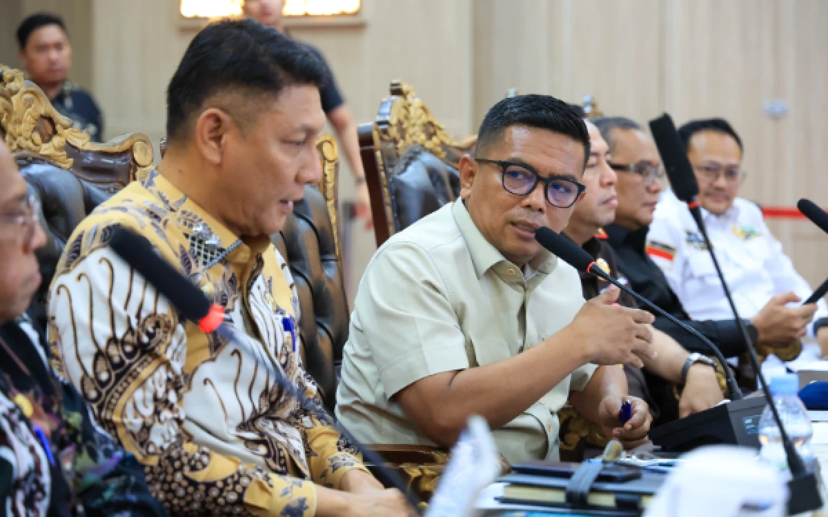 Thumbnail Berita - Gubernur Andra Soni Minta Kapasitas Satlinmas Banten Diperkuat