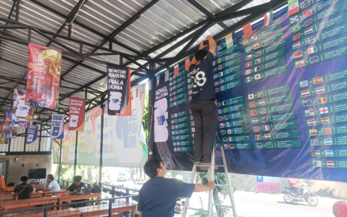 Thumbnail Berita - Gelar Nobar Piala Dunia, Warkop di Kota Malang Mulai Bersolek