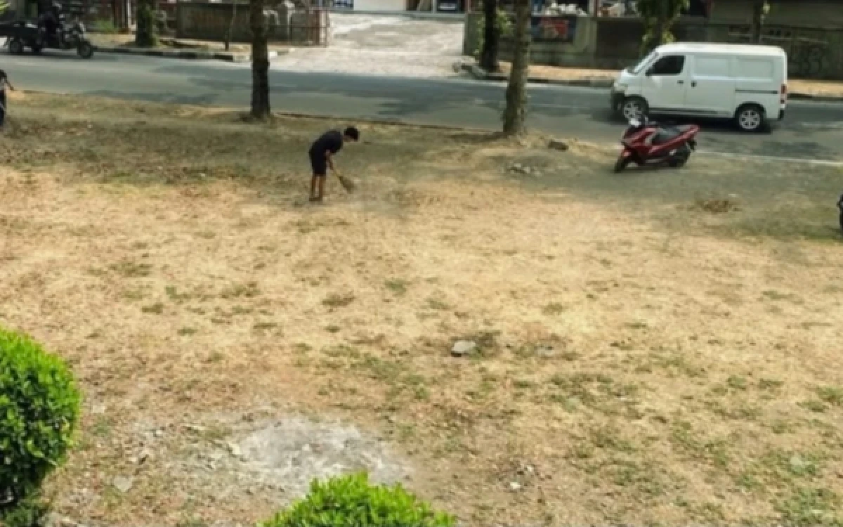 Foto Kawasan Taman DLH yang disiapkan dan dibersihkan sebagai lokasi parkir alternatif bagi pengunjung. (Foto: Dishub Sleman)
