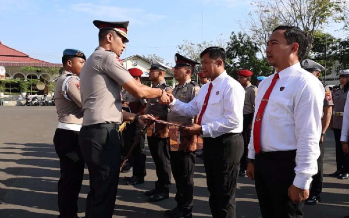 Thumbnail Berita - Ungkap Kasus Kurang dari 24 Jam, Satreskrim Polres Pasuruan Kota Dapat Reward Kapolres