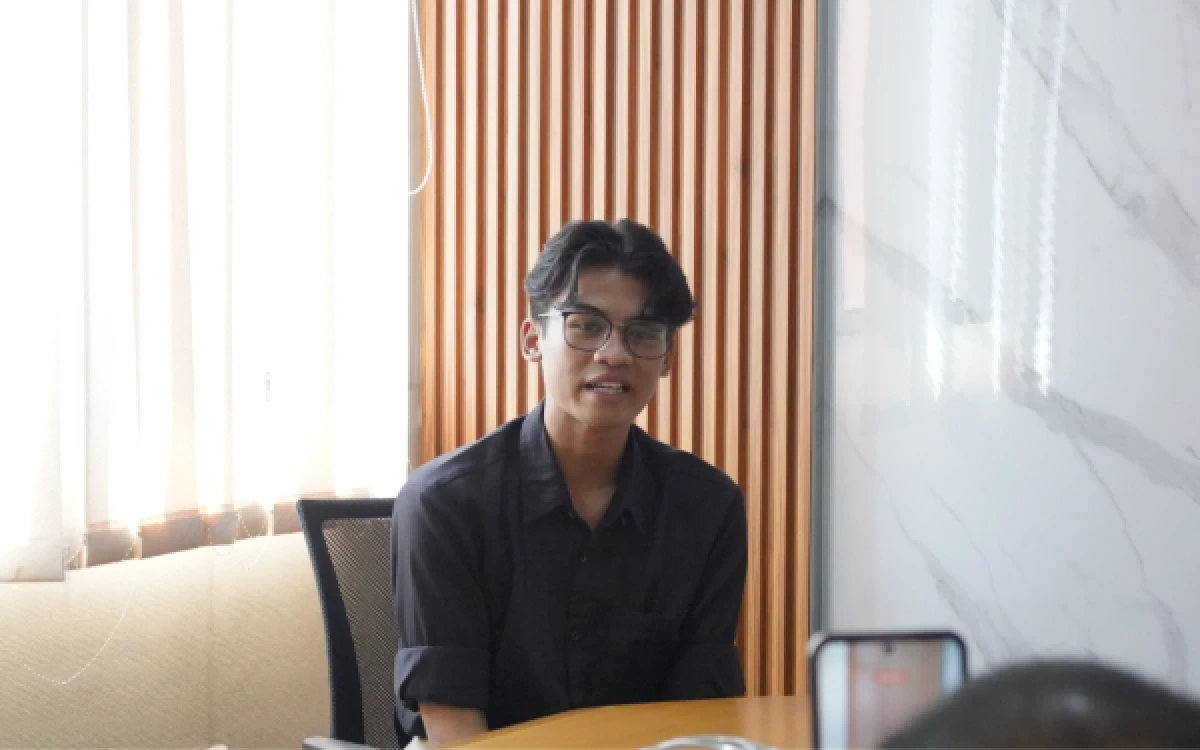 Thumbnail Berita - Keren! Ahmad Zahidin Al Faruq Wisudawan Terbaik PGSD Unikama Sukses Ciptakan Startup Game Edukasi RPG
