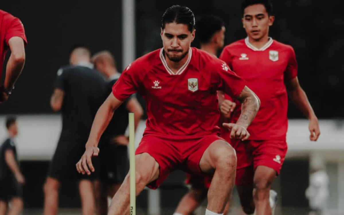 Thumbnail Berita - Kevin Diks Siap Ambil Alih Ban Kapten Timnas Indonesia, Gantikan Jay Idzes yang Cedera