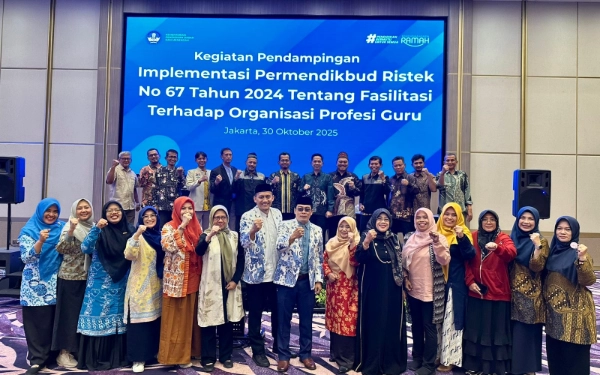 Thumbnail Berita - Prof Cecep: Pendidik Wajib Jadi Anggota Profesi Guru