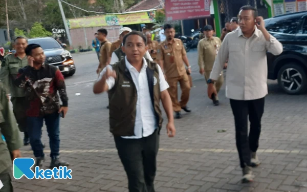 Thumbnail Berita - Menhut Blusukan Malam di Baluran! Bupati Situbondo Kaget Bukan Main, Lihat Apa?