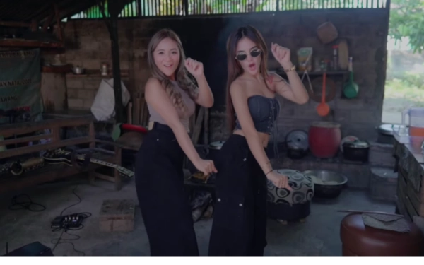 Thumbnail Berita - Lagu "Tak Sogok Tak Sogok" Icha Chellow, Lirik Vulgar Berkedok Ayam Taliwang