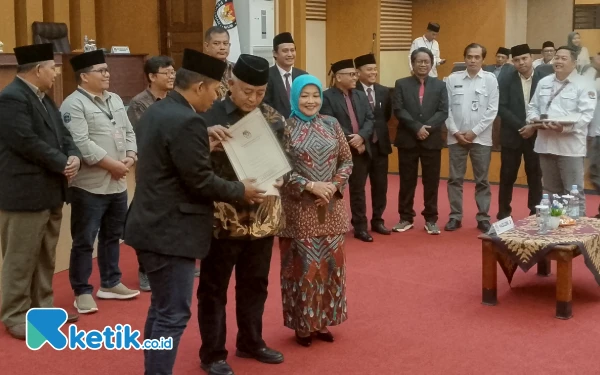 Thumbnail Sah! Paslon Sanusi-Lathifah Ditetapkan sebagai Bupati dan Wakil Bupati Malang Terpilih