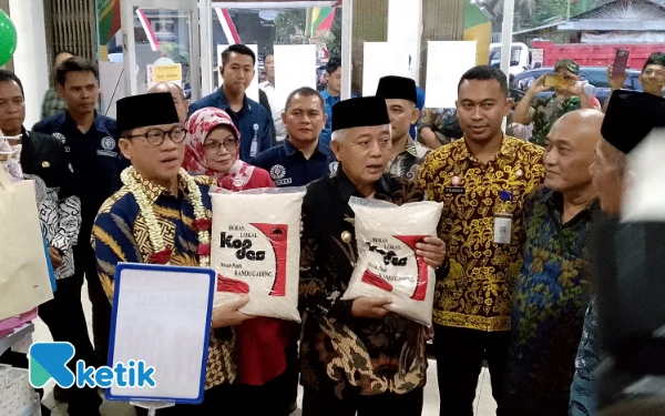 Thumbnail Berita - Pertama Selesaikan Bentuk 390 Koperasi Merah Putih, Menteri Desa Puji Kabupaten Malang