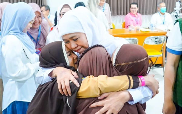 Thumbnail Berita - Tularkan “Virus” Sedekah! Per Tahun, Khofifah Santuni Belasan Ribu Yatim, Nilainya Tembus Rp1,46 M
