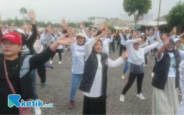 Thumbnail Ribuan Warga Senam Horeg Bersama Cawabup Malang Bu Nyai Lathifah