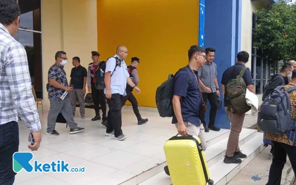 Thumbnail Korupsi Jalan, Penyidik KPK Geledah Kantor PUPR dan PBJ Pemkab Musi Banyuasin