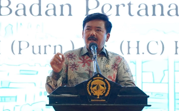 Top, Menteri Hadi Tjahjanto Bagikan 10 Ribu Sertifikat Tanah untuk Warga Kepri