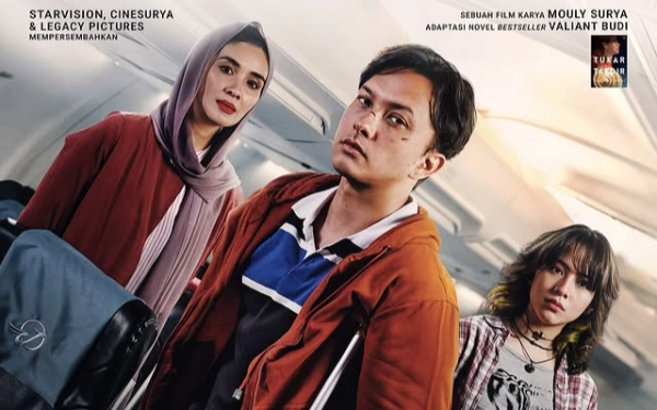 Thumbnail Berita - Novel Laris Jadi Film, Tukar Takdir Resmi Tayang di Bioskop Hari Ini