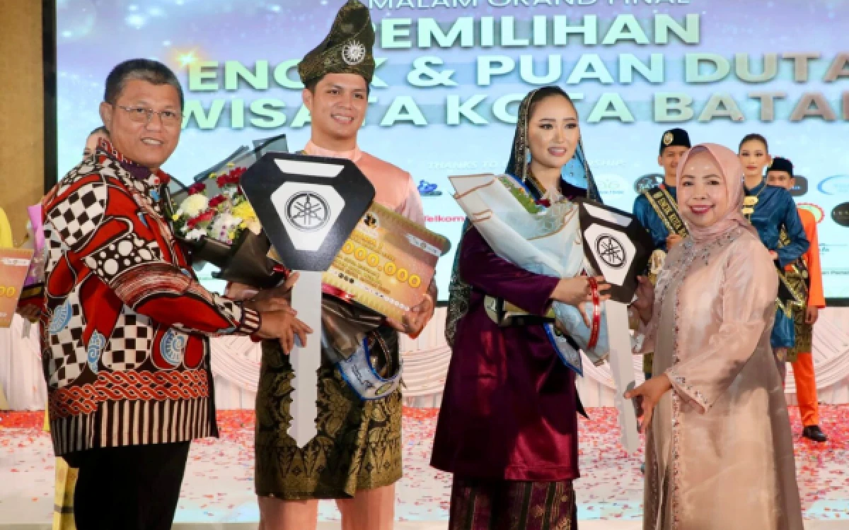 Thumbnail Berita - Arya dan Keizia Raih Gelar Encik dan Puan Duta Wisata Batam 2026