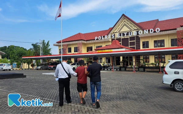 Thumbnail Berita - Polres Situbondo Gerebek Rumah Pengedar Pil Trex, Amankan Ratusan Butir Obat Berbahaya