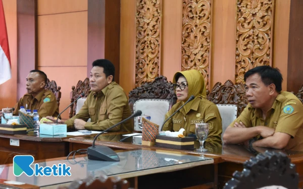 Revitalisasi Alun-Alun Sidoarjo Capai 90 Persen, Bupati Subandi Minta Lampu Hias Diganti