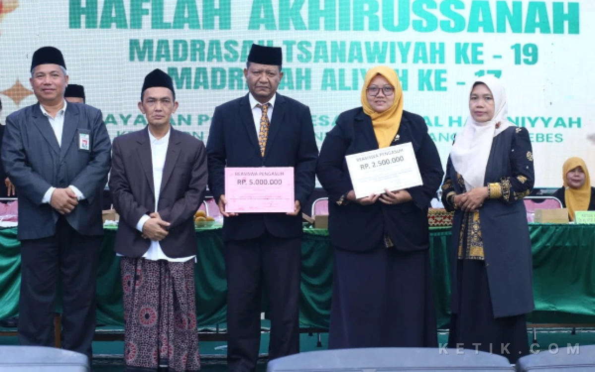Thumbnail Berita - Ponpes Al Hasaniyah Kedawon Brebes Wisuda Ratusan Santri, Beri Bantuan Pendidikan untuk Hafidz Qur’an
