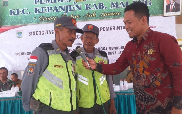 Thumbnail Berita - Cegah Dampak Buruk Medsos, Legislator Muda Kabupaten Malang Berdayakan Satlinmas