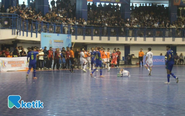 Thumbnail Ricuh Final Futsal Porprov Jatim! Malang vs Surabaya Memanas, Wali Kota-Wawali Dievakuasi