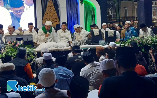Thumbnail Berita - Hadiri Pengajian Umum, Bupati Mas Rio Gaungkan Situbondo Naik Kelas