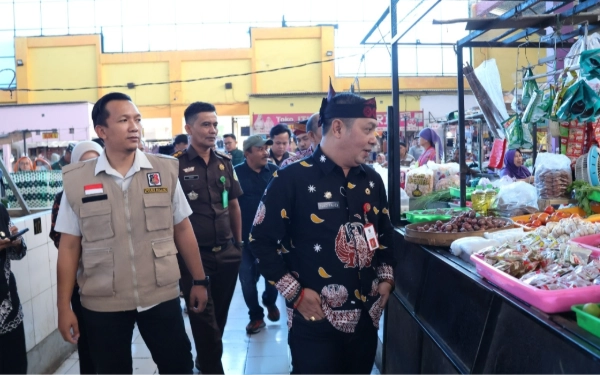 Thumbnail Jelang Nataru, Satgas Pangan Polres Malang Sidak Pasar Tumpang