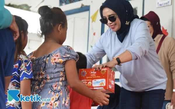 Thumbnail Wabup Sidoarjo Mimik Idayana Perhatikan Wilayah Terpencil, Bagi Bantuan di Dusun Pucukan