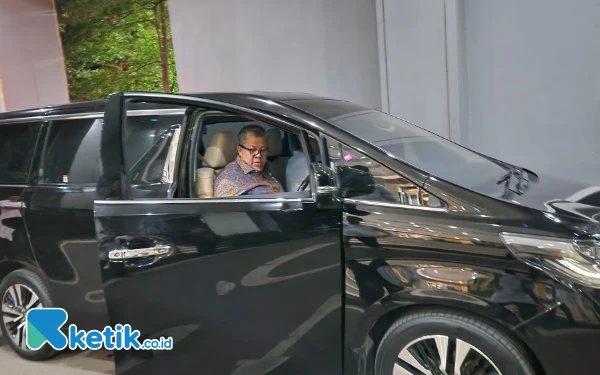 Thumbnail Berita - Melihat Komisaris BTN Fahri Hamzah Pulang Larut Malam hingga Biasa Nyetir Mobil Sendiri