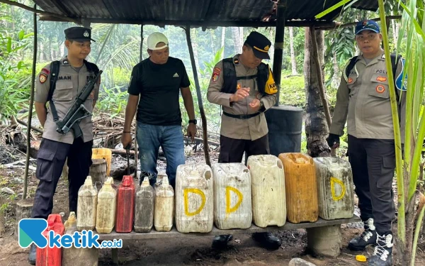 Thumbnail Berita - Polsek Gane Barat Kembali Gerebek Tempat Penyulingan Miras di Desa Jibubu Halsel