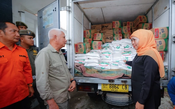 Thumbnail Berita - Mendagri Sebut Khofifah Gubernur Pertama Bantu Korban Bencana! Jatim Kirim Rp5 Miliar, Jadi Contoh Kepala Daerah Lain