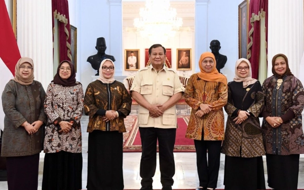 Thumbnail Khofifah dan Muslimat NU Sowan ke Prabowo, Kenalkan Mustika Mesem dan Mustika Darling