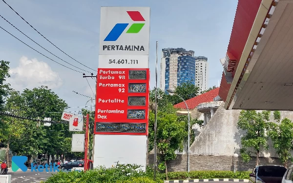 Thumbnail Pertamax Turun, Petugas SPBU Lakukan Penyesuaian Harga