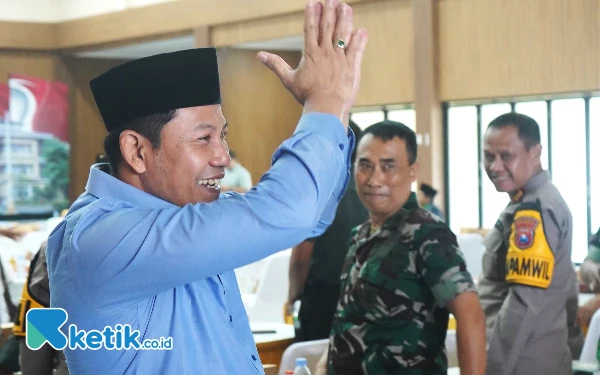 Thumbnail Calon Bupati Sidoarjo Subandi dan Cawabup Mimik Idayana Dukung Polresta Sidoarjo Ciptakan Pilkada Damai
