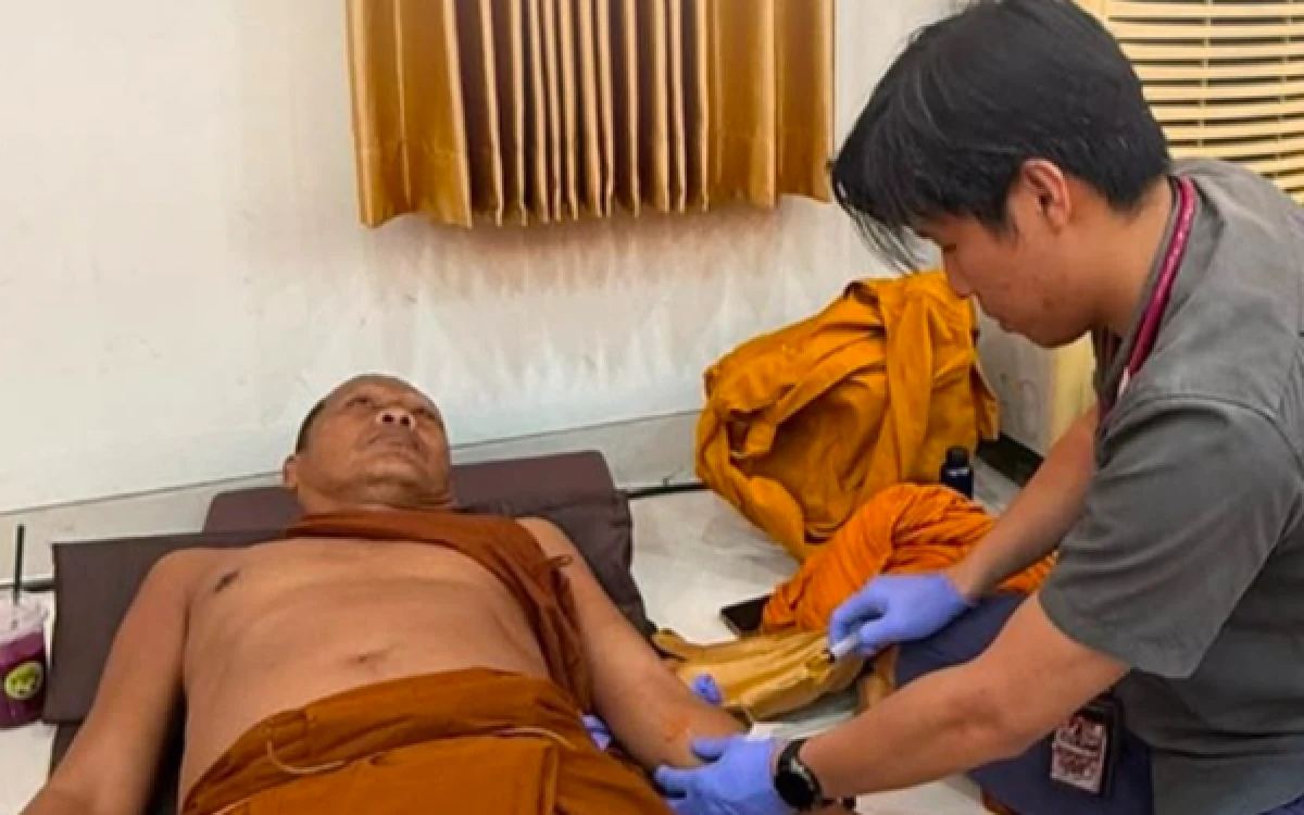 Thumbnail Berita - Jaga Stamina Tetap Optimal Hingga Borobudur, Puluhan Bhikku dapat Layanan Kesehatan Gratis