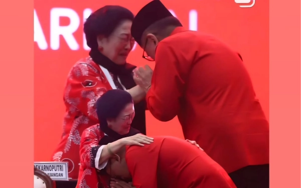 Satyam Eva Jayate! Hasto Datang dan Cium Tangan Megawati, Tangis Ketua Umum Pecah