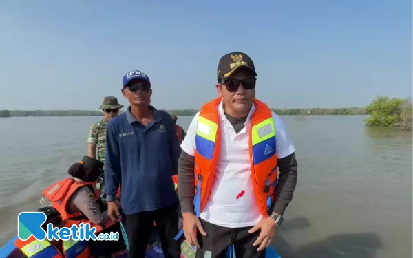 Thumbnail Berita - Bupati Subandi: Kami Butuh Bantuan Bu Gubernur Jatim Atasi Banjir Rob Sidoarjo