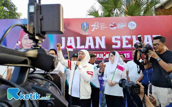 Gubernur Khofifah Takjub dengan Antusiasme Peserta Jalan Sehat 1 Muharam 1445 H