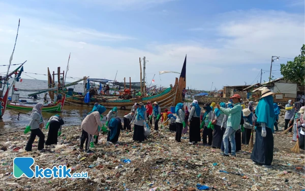 Thumbnail Berita - Peringati Hari Bumi, Situbondo Berhasil Kumpulkan 36 Ton Sampah Basah Pantai
