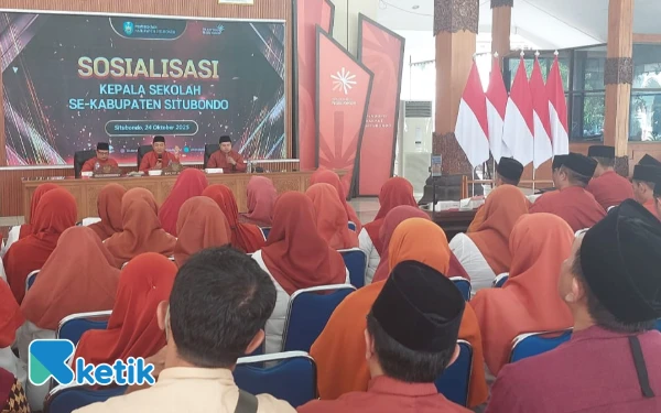 Thumbnail Berita - Sosialisasikan Bantuan Renovasi Sekolah, Bupati Situbondo: Jangan Sampai Berani Menyelewengkan!