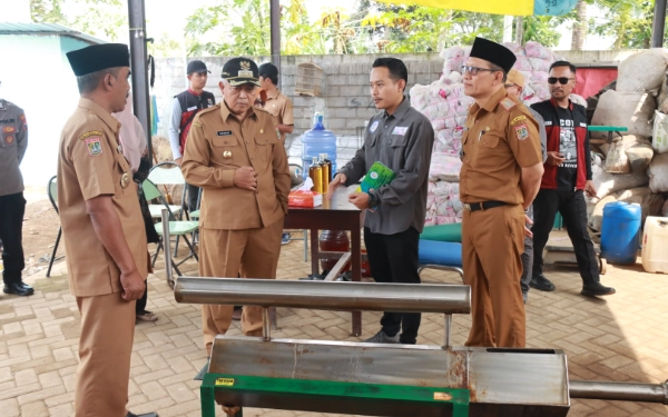 Samdesgotro di Gondanglegi, Bupati Malang Tinjau TPST Olah Sampah Jadi BBM Alternatif