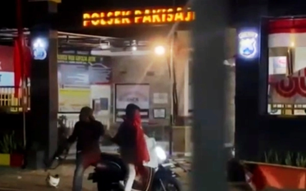 Thumbnail Berita - Polsek Pakisaji dan Pos Polisi Kepanjen Malang Jadi Sasaran Perusakan