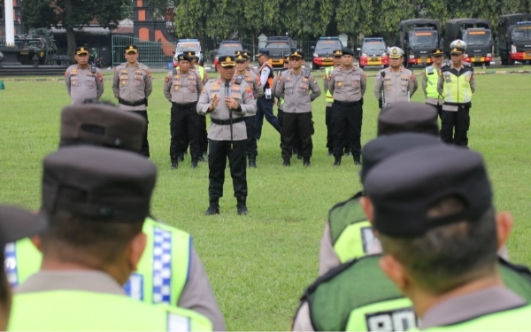 Thumbnail Wapres Gibran Kunker ke Blitar Melintasi Malang, 481 Polisi Lakukan Pengamanan