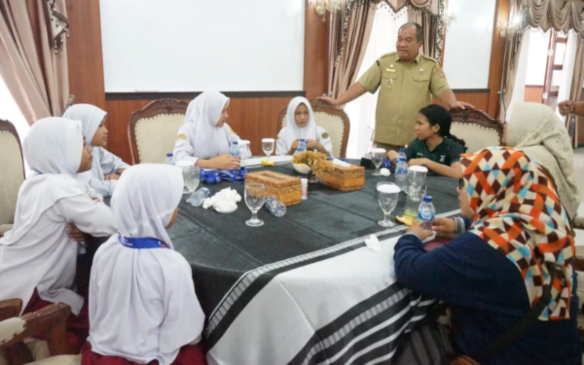Thumbnail Berita - Bupati Asahan Terima Atlet Renang Peraih 22 Medali di Piala Kemerdekaan 2026