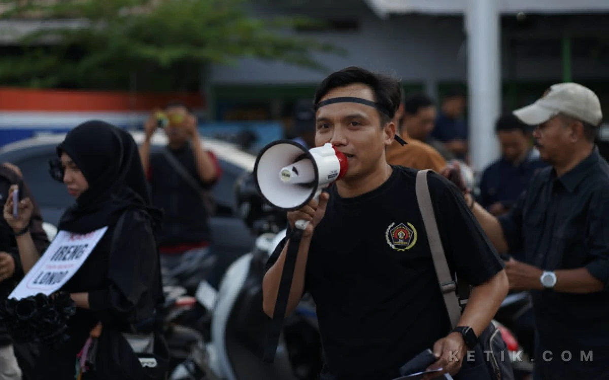 Thumbnail Berita - Jurnalis Bondowoso Turun ke Jalan, Desak Presiden Klarifikasi Pernyataan "Londo Ireng"