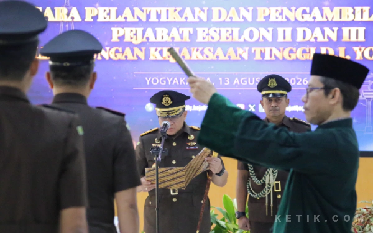 Foto Kajati DIY Sri Kuncoro saat mengambil sumpah jabatan para pejabat Eselon II dan III di lingkungan Kejati DI Yogyakarta, Kamis 13 Agustus 2026. (Foto: Ist for Ketik.com)