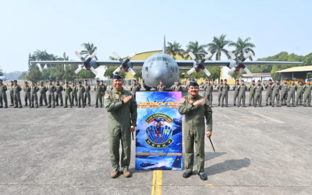 Foto Prosesi penyematan badge Herky Number pesawat C-130 Hercules yang dilaksanakan di Skadron Udara 32 Lanud Abdulrachman Saleh Malang, Rabu, 14 Oktober 2026 (Foto : Penerangan Lanud Abdulrachman Saleh)