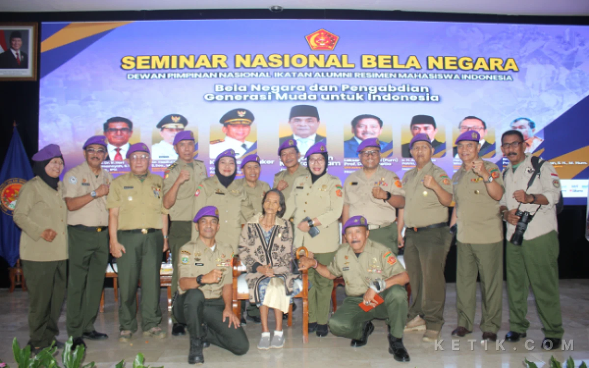 Foto Perwakilan IARMI dari berbagai Propinsi dan Kabupaten Kota bergantian saling mengabadikan momentum setelah acara. (Foto : Dok.Humas Iarmi for ketik.com)
