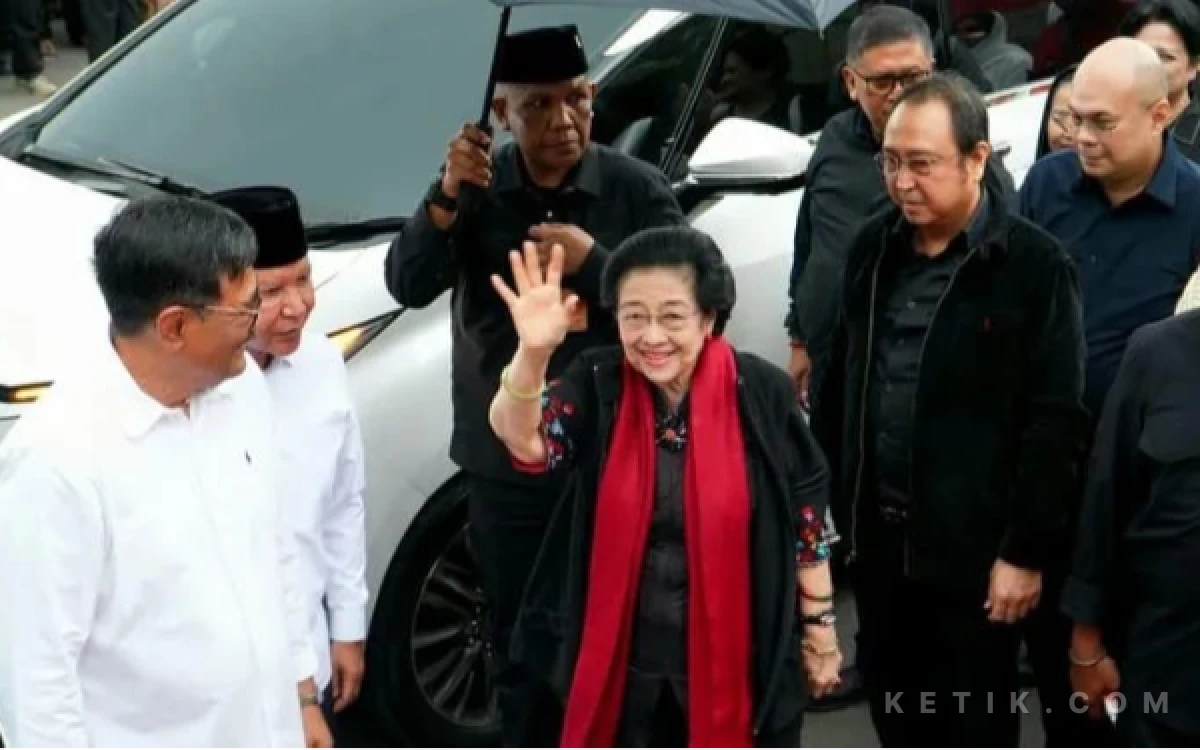 Thumbnail Berita - Di Blitar, Megawati Kenang Bung Karno dan Siap Resmikan Istana Gebang