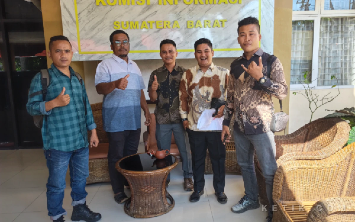Thumbnail Berita - Empat Warga Lembah Melintang Ikuti Sidang Permohonan LHP Sembilan Nagari di KIP Sumbar